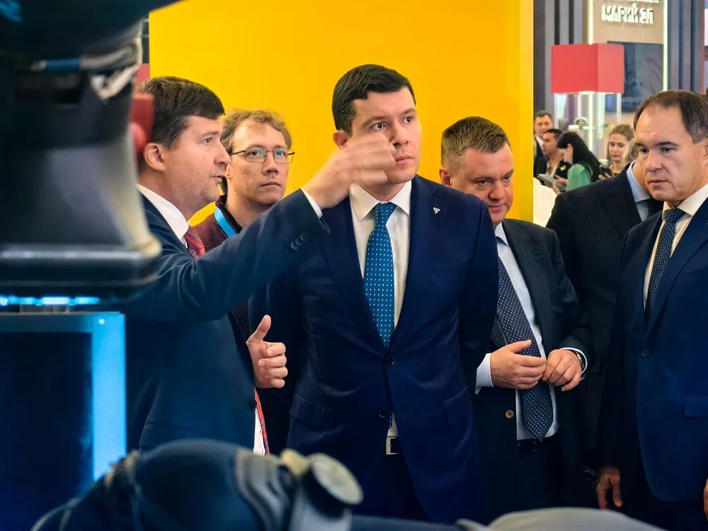 Антон Алиханов на стенде "Кедр" на выставке "Российский промышленник"! - Кедр - 1